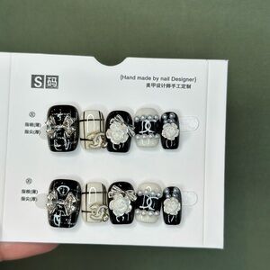 Size Small Black and white handmade press on nails